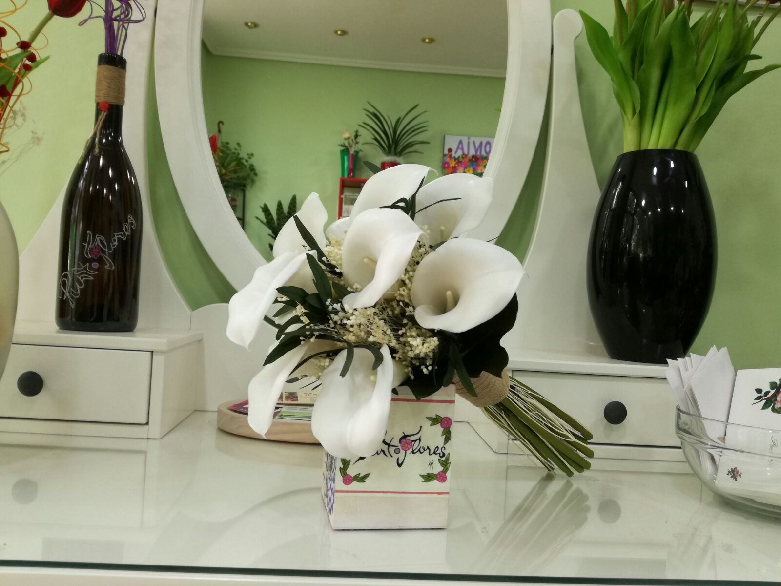 Ramo de novia de flor artificial con calas blancas - enviofloresenmadrid.com